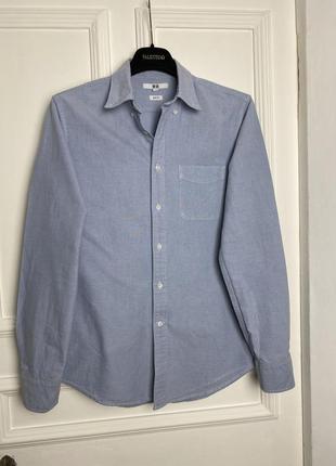 Блакитна щільна сорочка з чоловічого гардероба