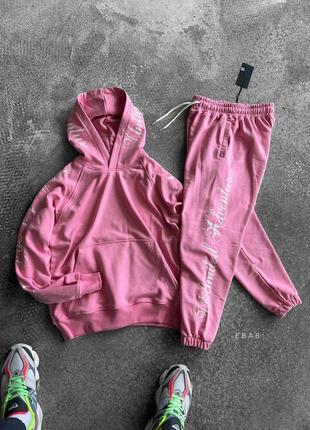 Розовий спортивний костюм худі штани з принтами