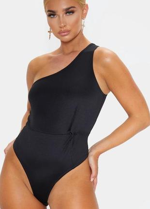 Чорний боді prettylittlething