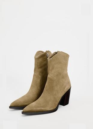 Стильні замшеві ковбойки zara