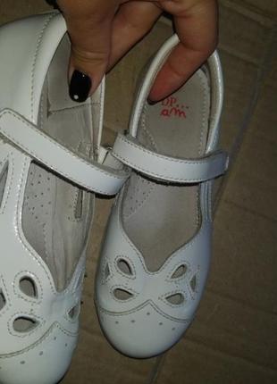 Кожаные испанские туфли на девочку1 фото