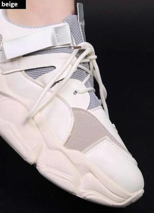 Кросівки жіночі