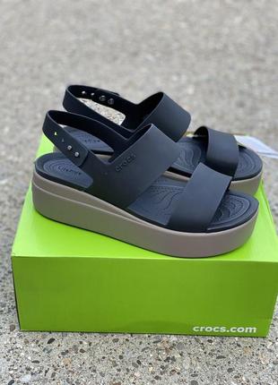 Крокс бруклін босоніжки платформа чорні Edge crocs brooklyn low wedge black / mushroom