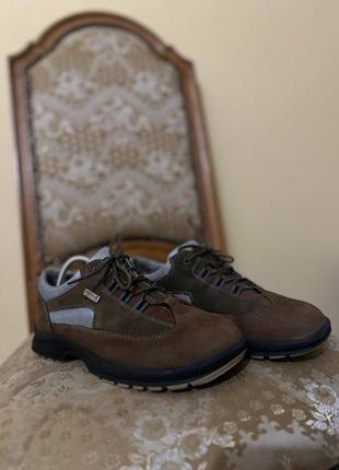 Замшеві кросівки helvesko коричневі1 фото