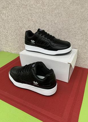 Кросівки adidas чорні10 фото