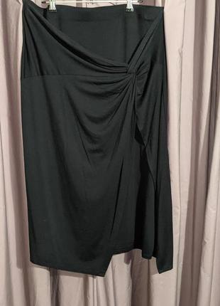Трикотажная юбка с оригинальным передом