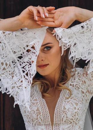 Весільна сукня з вишивкою та мереживом у стилі «boho» від ubride