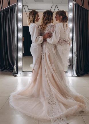 Весільна сукня з вишивкою та мереживом у стилі «boho» від ubride