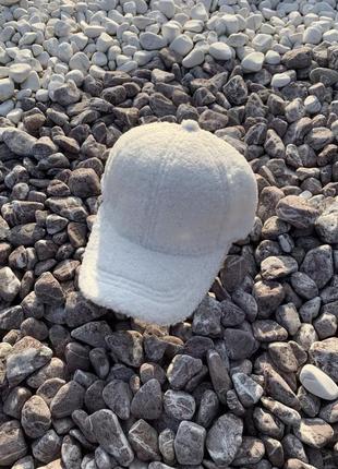 Плюшева жіноча кепка у білому кольорі нова демісезонна кепочка картуз3 фото
