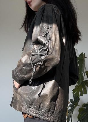 Темно коричнева вінтажна курточка із завязками  та градієнтом