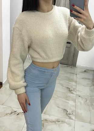 Стильний вкорочений светр
