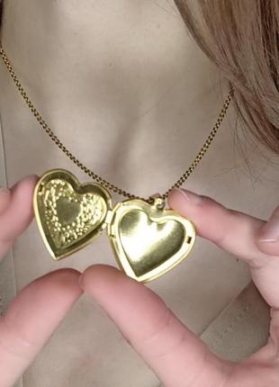 Медальйон-намисто з секретом