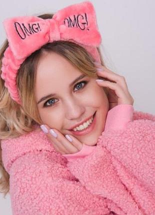 Женская повязка на голову с бантом и вышивкой omg розовая