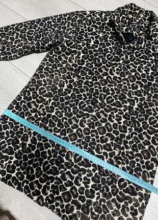 Удлиненный пиджак в леопардовый принт с коротким рукавам7 фото