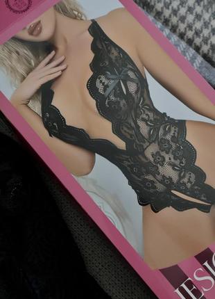 Боді з доступом та завʼязками грудях