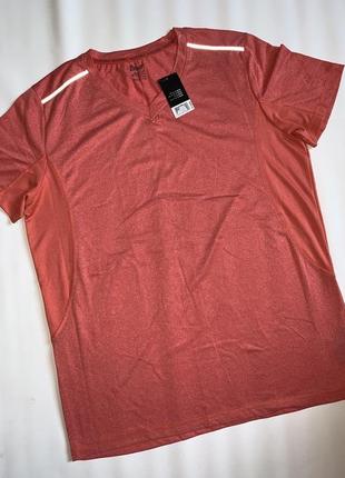 Спортивна футболка