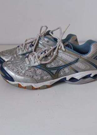 Кроссовки mizuno wave lightning4 фото