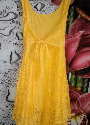 Милое солнечное платье с открытой спинкой sisley3 фото