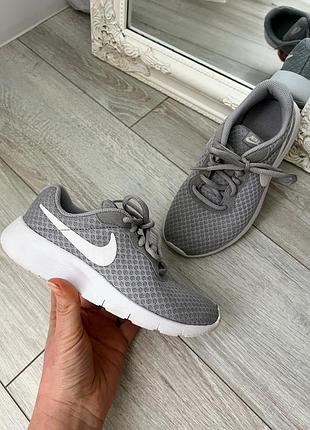 Кросівки сіточка nike сірі кросівки для хлопчика nike tanjun wolf grey/white-white