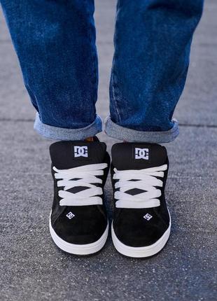Трендовые женские и мужские кроссовки dc shoes court graffik black white чёрные с белым6 фото