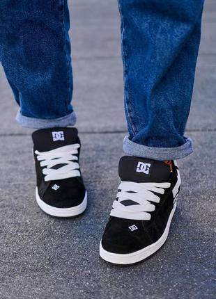 Трендовые женские и мужские кроссовки dc shoes court graffik black white чёрные с белым9 фото