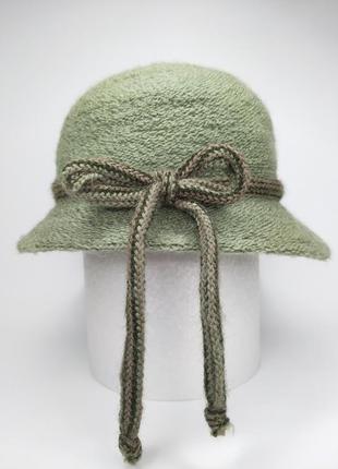 Шерстяна шляпка в англійському стилі