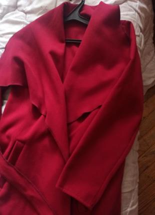 Пальто жіноче червоного кольору2 фото