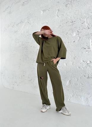 Модний та стильний костюм в актуальному фасоні oversize.