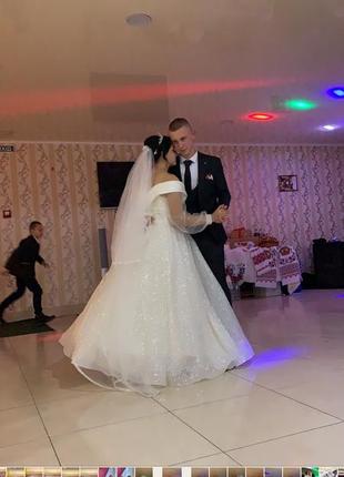 Весільна сукня