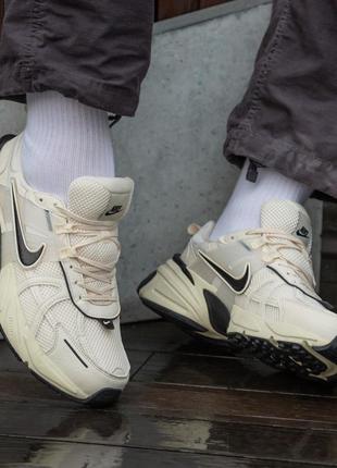 Женские кроссовки nike v2k runtekk beige