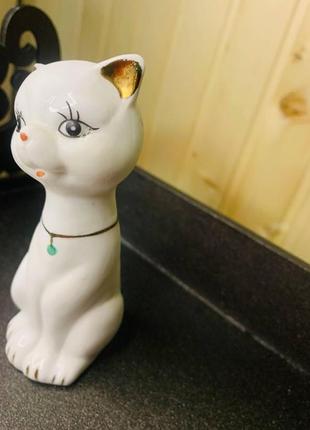 Фарфоровая статуэтка кошка2 фото