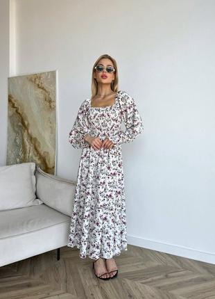Сукня в квітах
