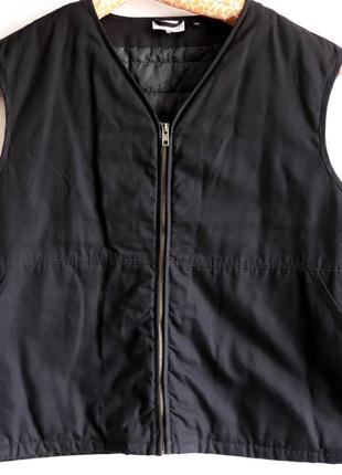 Чоловічий чорний жилет з кишенями демісезон куртка безрукавка великий розмір 4xl 56 жилетка1 фото