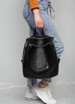 Вместительный черный рюкзак со змеиным принтом для документов2 фото