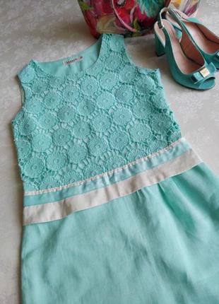 Обалденное платье-футляр цвета тифани с кружевом1 фото
