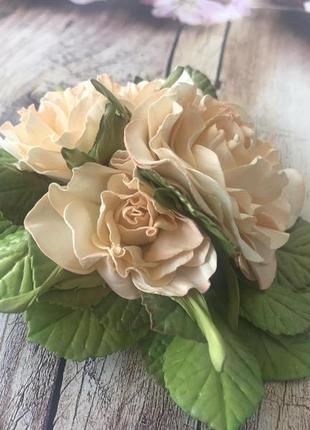 Нежный и реалестичный букет роз на резинке для волос.9 фото