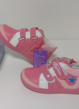 Дитячі черевики для дівчинки