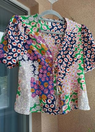 Красивая стильная приталенная летняя блуза в цветочный принт5 фото