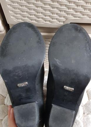 Кожаные ботинки черные демисезонные челси на каблуках4 фото
