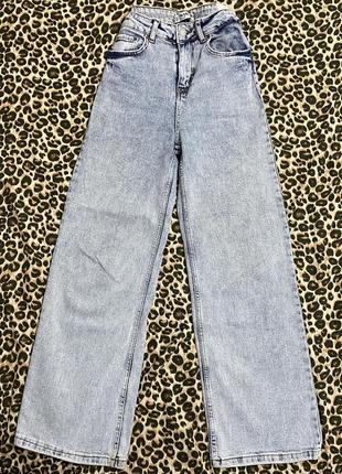 Широкие женские джинсы1 фото