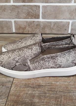 Слипоны с принтом змеиной кожи, кеды, мокасины