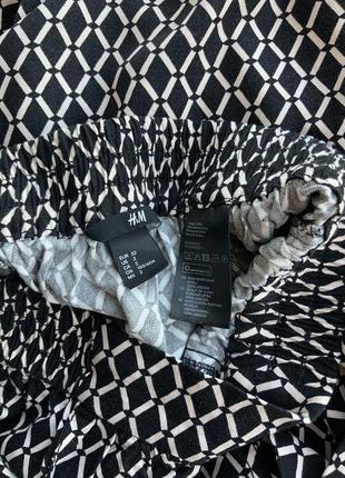 H&m спідниця на гумці з карманчиками в геометричний принт3 фото