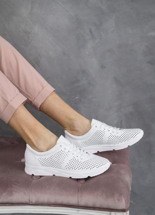 Жіночі літні легкі білі кросівки з перфорацією шкіряні,натуральна шкіра-жіноче взуття на літо 20249 фото