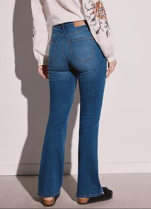 Ідеальні базові джинси кльош1 фото