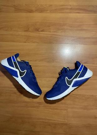 Кросівки nike legend essential