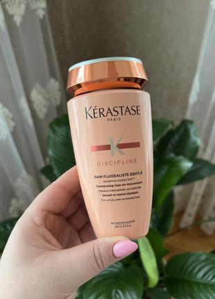 Безсульфатний шампунь для розгладження волосся kerastase discipline bain fluidealiste gentle