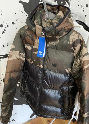 Куртка пухова двостороння  чоловіча adidas originals down regen camo winter down quilted jacket thick3 фото