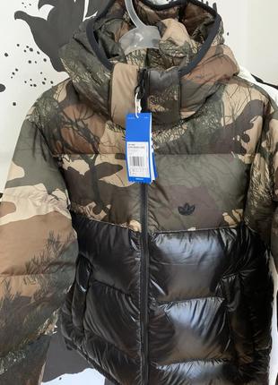 Куртка пухова двостороння  чоловіча adidas originals down regen camo winter down quilted jacket thick7 фото