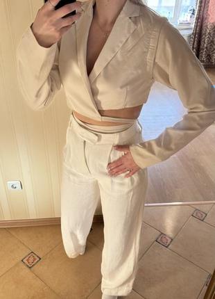 Вкорочений піджак prettylittlething