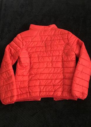 Червона куртка pul&bear
